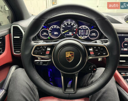 Білий Порше Cayenne, об'ємом двигуна 3 л та пробігом 75 тис. км за 71000 $, фото 56 на Automoto.ua