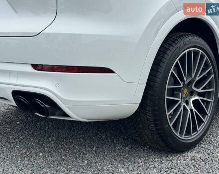 Білий Порше Cayenne, об'ємом двигуна 3 л та пробігом 33 тис. км за 59900 $, фото 28 на Automoto.ua
