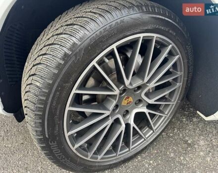 Білий Порше Cayenne, об'ємом двигуна 3 л та пробігом 33 тис. км за 59900 $, фото 70 на Automoto.ua