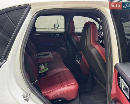Білий Порше Cayenne, об'ємом двигуна 3 л та пробігом 75 тис. км за 71000 $, фото 22 на Automoto.ua