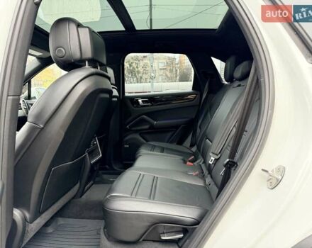 Білий Порше Cayenne, об'ємом двигуна 3 л та пробігом 90 тис. км за 49999 $, фото 23 на Automoto.ua