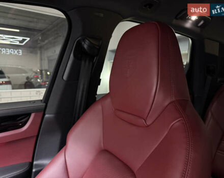 Білий Порше Cayenne, об'ємом двигуна 3 л та пробігом 75 тис. км за 71000 $, фото 68 на Automoto.ua