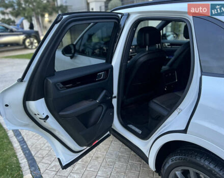 Белый Порше Каен, объемом двигателя 3 л и пробегом 39 тыс. км за 49900 $, фото 33 на Automoto.ua