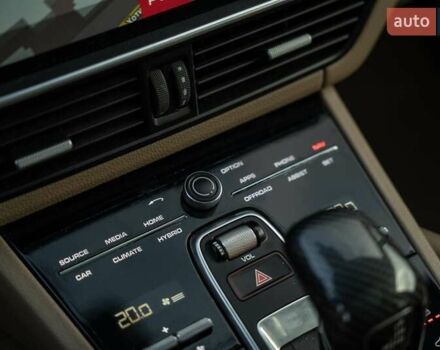 Білий Порше Cayenne, об'ємом двигуна 3 л та пробігом 60 тис. км за 64900 $, фото 49 на Automoto.ua