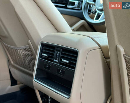 Білий Порше Cayenne, об'ємом двигуна 3 л та пробігом 92 тис. км за 55000 $, фото 26 на Automoto.ua