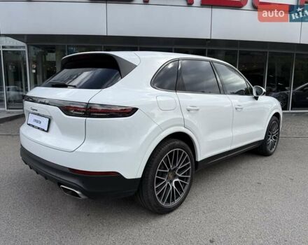Белый Порше Каен, объемом двигателя 2.98 л и пробегом 33 тыс. км за 56000 $, фото 7 на Automoto.ua