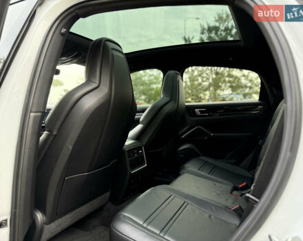 Білий Порше Cayenne, об'ємом двигуна 3 л та пробігом 45 тис. км за 59500 $, фото 48 на Automoto.ua