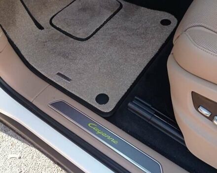 Белый Порше Каен, объемом двигателя 3 л и пробегом 105 тыс. км за 67000 $, фото 13 на Automoto.ua