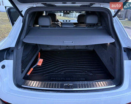 Белый Порше Каен, объемом двигателя 3 л и пробегом 96 тыс. км за 41800 $, фото 14 на Automoto.ua