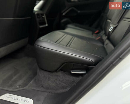 Білий Порше Cayenne, об'ємом двигуна 3 л та пробігом 45 тис. км за 59500 $, фото 47 на Automoto.ua