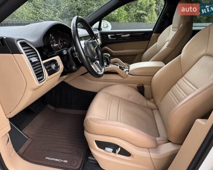 Белый Порше Каен, объемом двигателя 3 л и пробегом 49 тыс. км за 71400 $, фото 43 на Automoto.ua