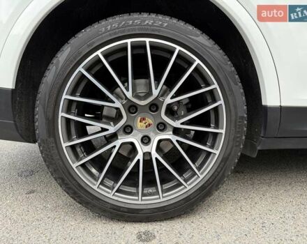 Белый Порше Каен, объемом двигателя 2.98 л и пробегом 33 тыс. км за 56000 $, фото 25 на Automoto.ua