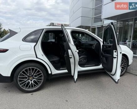Белый Порше Каен, объемом двигателя 2.98 л и пробегом 33 тыс. км за 56000 $, фото 13 на Automoto.ua