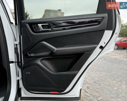 Білий Порше Cayenne, об'ємом двигуна 3 л та пробігом 45 тис. км за 59500 $, фото 54 на Automoto.ua