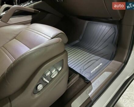 Белый Порше Каен, объемом двигателя 3 л и пробегом 40 тыс. км за 78000 $, фото 37 на Automoto.ua