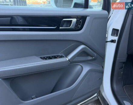 Белый Порше Каен, объемом двигателя 3 л и пробегом 124 тыс. км за 49500 $, фото 15 на Automoto.ua