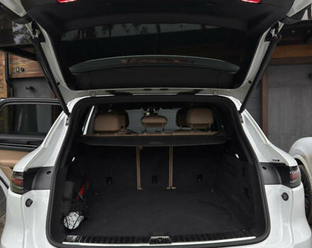 Білий Порше Cayenne, об'ємом двигуна 3 л та пробігом 138 тис. км за 55000 $, фото 17 на Automoto.ua