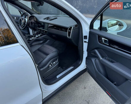 Білий Порше Cayenne, об'ємом двигуна 3 л та пробігом 43 тис. км за 62000 $, фото 13 на Automoto.ua