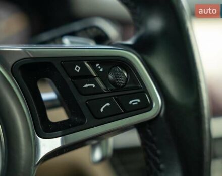 Білий Порше Cayenne, об'ємом двигуна 3 л та пробігом 60 тис. км за 64900 $, фото 42 на Automoto.ua