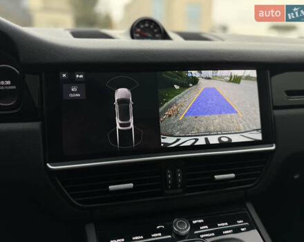Білий Порше Cayenne, об'ємом двигуна 3 л та пробігом 45 тис. км за 59500 $, фото 38 на Automoto.ua