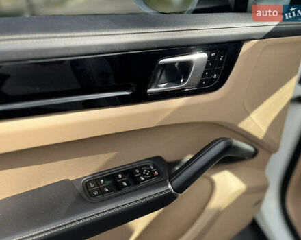 Білий Порше Cayenne, об'ємом двигуна 3 л та пробігом 91 тис. км за 59900 $, фото 10 на Automoto.ua