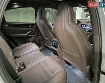 Белый Порше Каен, объемом двигателя 3 л и пробегом 40 тыс. км за 77000 $, фото 34 на Automoto.ua