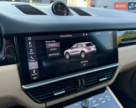 Білий Порше Cayenne, об'ємом двигуна 3 л та пробігом 92 тис. км за 55000 $, фото 32 на Automoto.ua