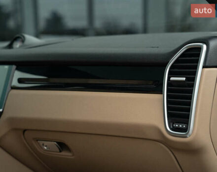 Белый Порше Каен, объемом двигателя 3 л и пробегом 116 тыс. км за 44900 $, фото 37 на Automoto.ua