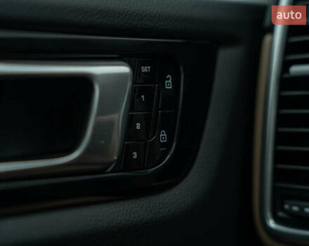 Белый Порше Каен, объемом двигателя 3 л и пробегом 116 тыс. км за 44900 $, фото 18 на Automoto.ua