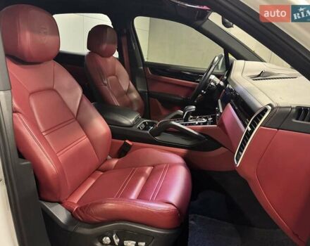Белый Порше Каен, объемом двигателя 2.89 л и пробегом 62 тыс. км за 61255 $, фото 52 на Automoto.ua