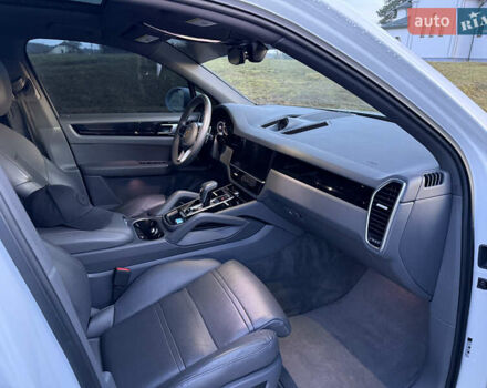 Белый Порше Каен, объемом двигателя 3 л и пробегом 96 тыс. км за 41800 $, фото 9 на Automoto.ua