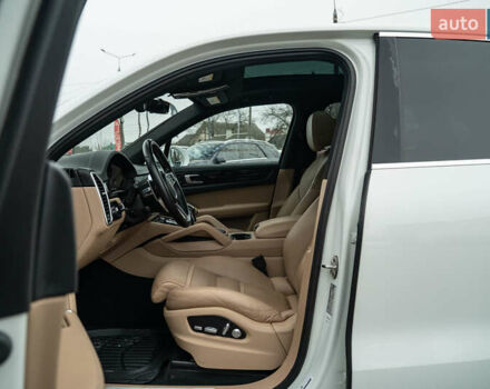 Белый Порше Каен, объемом двигателя 3 л и пробегом 116 тыс. км за 44900 $, фото 16 на Automoto.ua