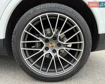 Белый Порше Каен, объемом двигателя 2.98 л и пробегом 33 тыс. км за 56000 $, фото 24 на Automoto.ua