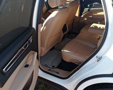 Белый Порше Каен, объемом двигателя 3 л и пробегом 105 тыс. км за 67000 $, фото 10 на Automoto.ua