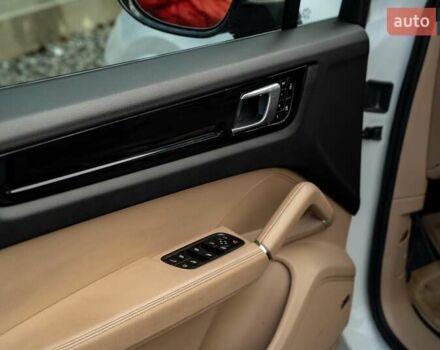 Білий Порше Cayenne, об'ємом двигуна 3 л та пробігом 60 тис. км за 64900 $, фото 60 на Automoto.ua