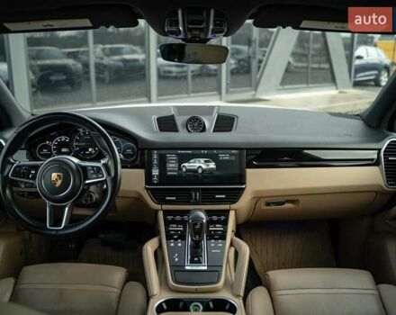 Білий Порше Cayenne, об'ємом двигуна 3 л та пробігом 60 тис. км за 64900 $, фото 33 на Automoto.ua