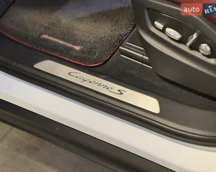 Белый Порше Каен, объемом двигателя 2.89 л и пробегом 62 тыс. км за 61255 $, фото 21 на Automoto.ua