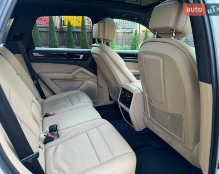 Білий Порше Cayenne, об'ємом двигуна 3 л та пробігом 92 тис. км за 55000 $, фото 24 на Automoto.ua