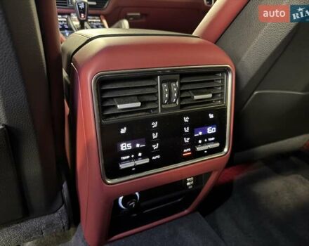 Белый Порше Каен, объемом двигателя 2.89 л и пробегом 62 тыс. км за 61255 $, фото 47 на Automoto.ua