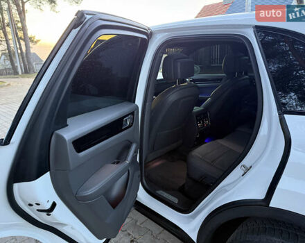 Белый Порше Каен, объемом двигателя 3 л и пробегом 96 тыс. км за 41800 $, фото 11 на Automoto.ua