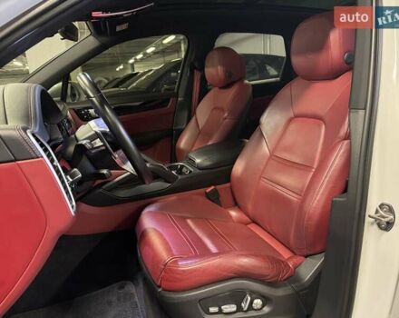 Белый Порше Каен, объемом двигателя 2.89 л и пробегом 62 тыс. км за 61255 $, фото 26 на Automoto.ua