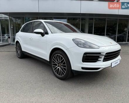 Белый Порше Каен, объемом двигателя 2.98 л и пробегом 33 тыс. км за 56000 $, фото 2 на Automoto.ua