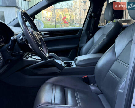 Белый Порше Каен, объемом двигателя 3 л и пробегом 124 тыс. км за 49500 $, фото 10 на Automoto.ua