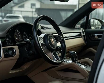Білий Порше Cayenne, об'ємом двигуна 3 л та пробігом 60 тис. км за 64900 $, фото 32 на Automoto.ua