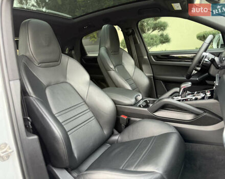 Білий Порше Cayenne, об'ємом двигуна 3 л та пробігом 45 тис. км за 59500 $, фото 60 на Automoto.ua