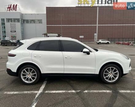 Білий Порше Cayenne, об'ємом двигуна 3 л та пробігом 91 тис. км за 56800 $, фото 4 на Automoto.ua