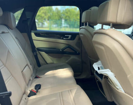 Білий Порше Cayenne, об'ємом двигуна 3 л та пробігом 91 тис. км за 59900 $, фото 16 на Automoto.ua
