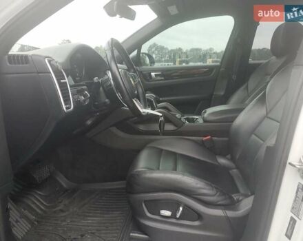 Белый Порше Каен, объемом двигателя 3 л и пробегом 97 тыс. км за 19000 $, фото 6 на Automoto.ua