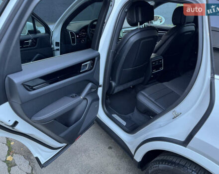 Білий Порше Cayenne, об'ємом двигуна 3 л та пробігом 43 тис. км за 62000 $, фото 12 на Automoto.ua