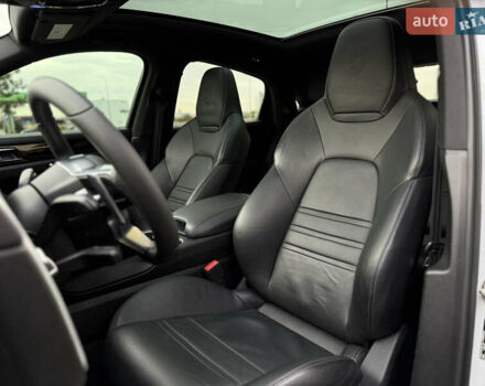 Білий Порше Cayenne, об'ємом двигуна 3 л та пробігом 45 тис. км за 59500 $, фото 27 на Automoto.ua